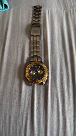 🔥 Vintage Guess Watch $20 firm - needs battery & band needs fixing