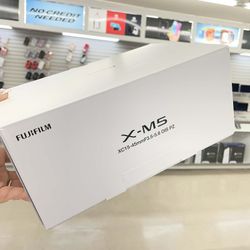 X-M5 FUJIFILM With Lens 