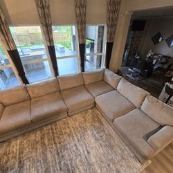 Dropped price $750 Rooms To Go Cindy Crawford Sectional