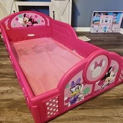 Disney's Minnie mouse & Daisy Duck toddler bed room set