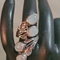 STERLING SILVER AND MOONSTONE RING