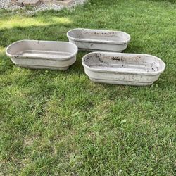 3 Plastic Deck Pots 