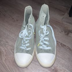 Converse men’s size 9