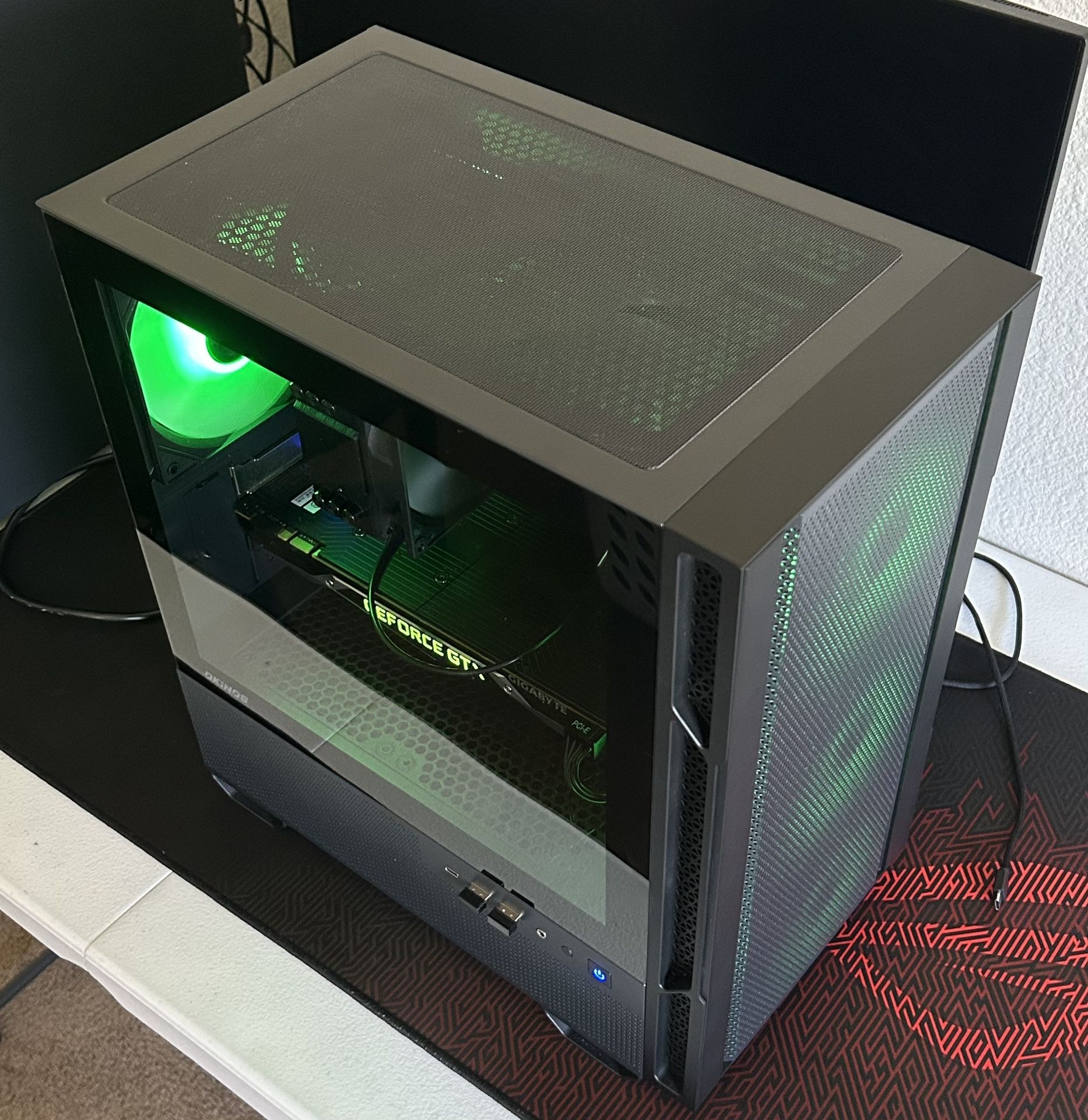 Gtx 1070, Ryzen 1700, 2x8gb 3200mhz, 512gb M.2 Ssd. Gaming PC