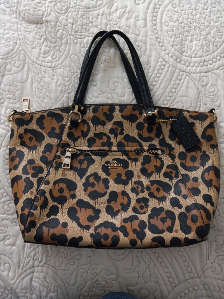 Beautiful Coach Purse 