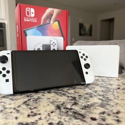 Nintendo Switch OLED – Excellent Condition + Charger & Dock