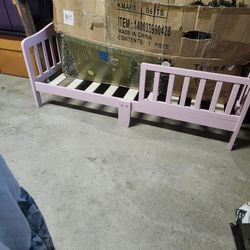 TODDLER FRAME BED