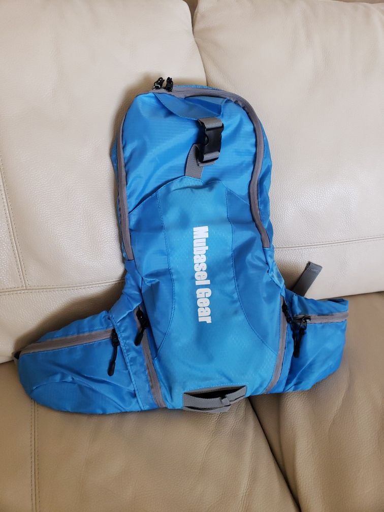 Hydration pack backpack with 70 oz (2 L) bladder included