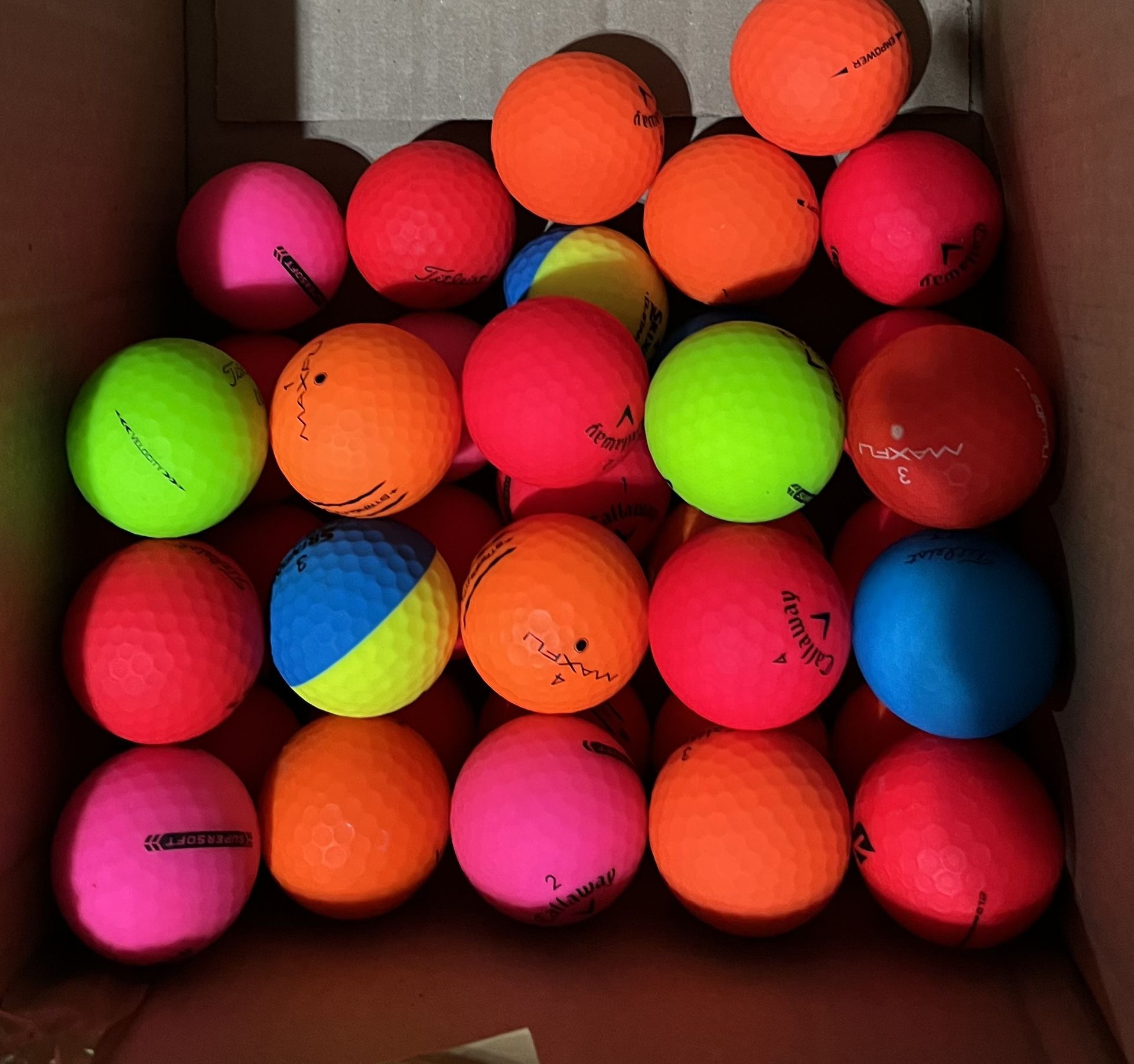 MATTE TYPE BRIGHT COLOR GOLF BALLS