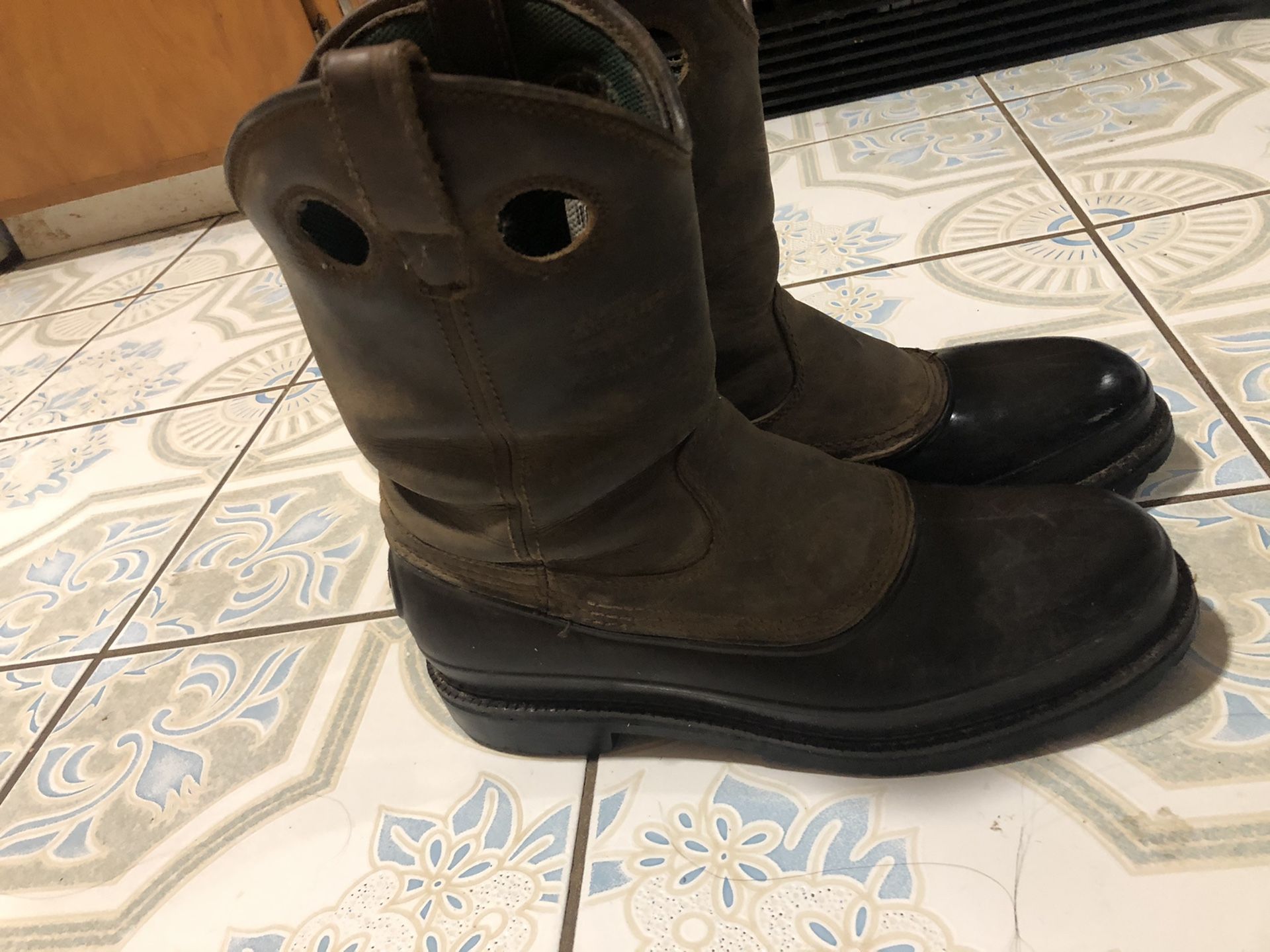 Men’s work boots