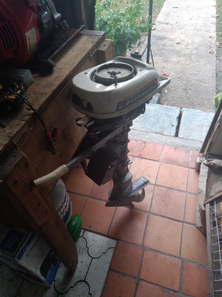 3 Horsepower Evinrude Foldable Boat Motor