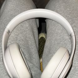 Beats Studio Pro 