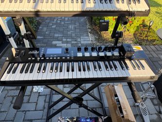 AKAI Professional Keyboard Advance 61