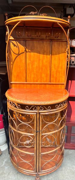Wine cabinet