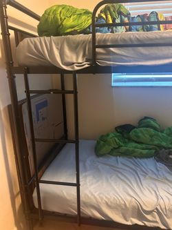 Twin bunk beds