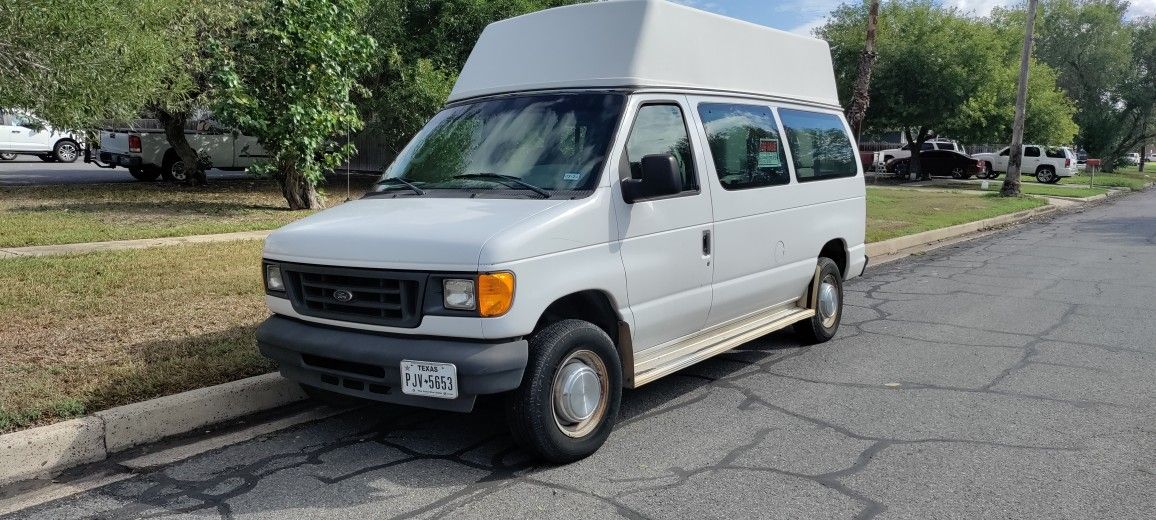 2004 Ford E-250