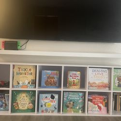 🌸White Book Shelf (12 Cubes)🌸