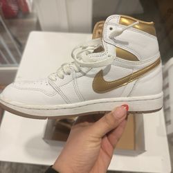 Girls Nike gold and white dunks!