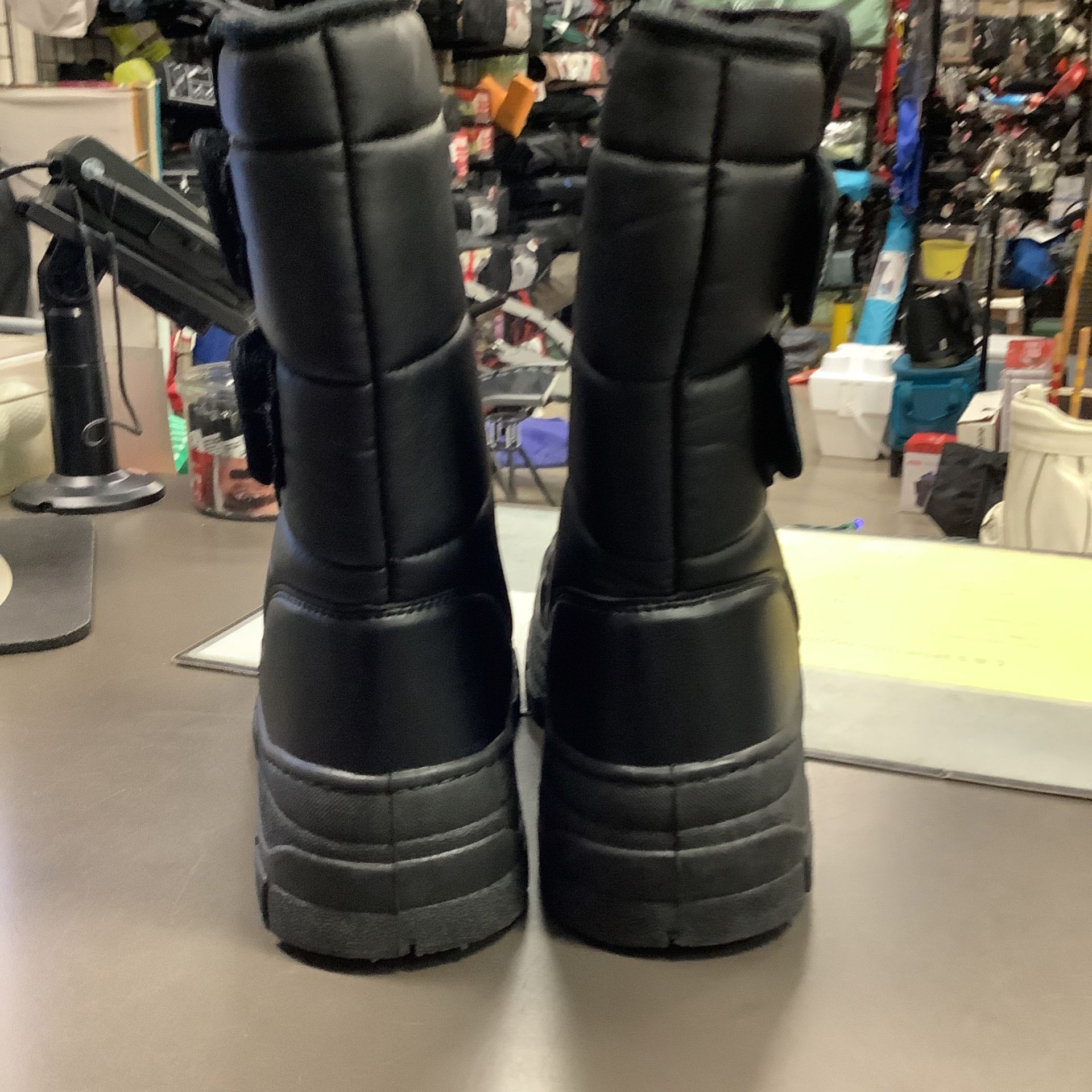 New WFS Men’s Snow Jogger Boots Size 9 SKU 556795 for Sale in Phoenix, AZ OfferUp