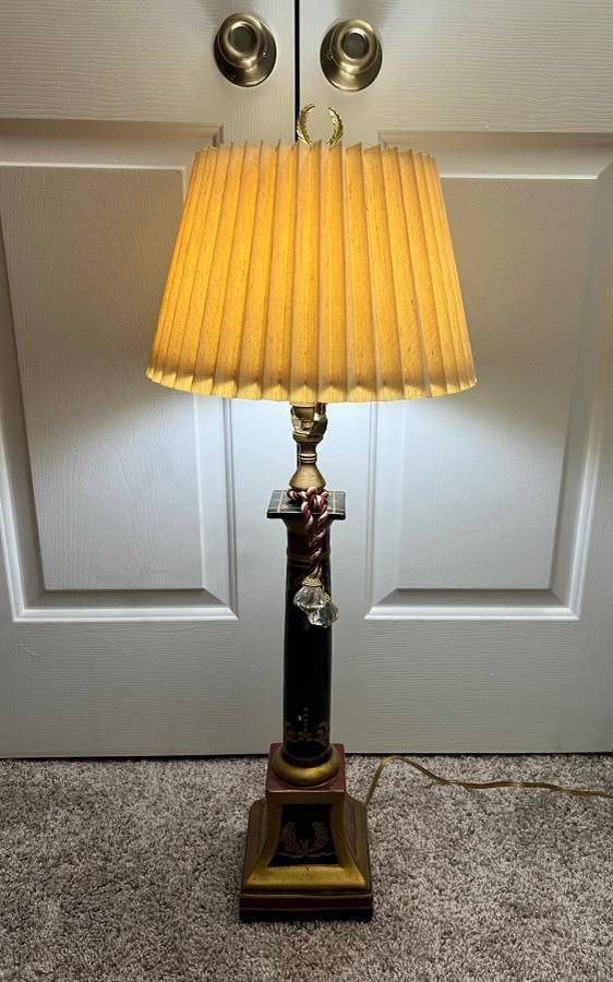 Vintage Antique Asian Long Neck Buffet Table Lamp
