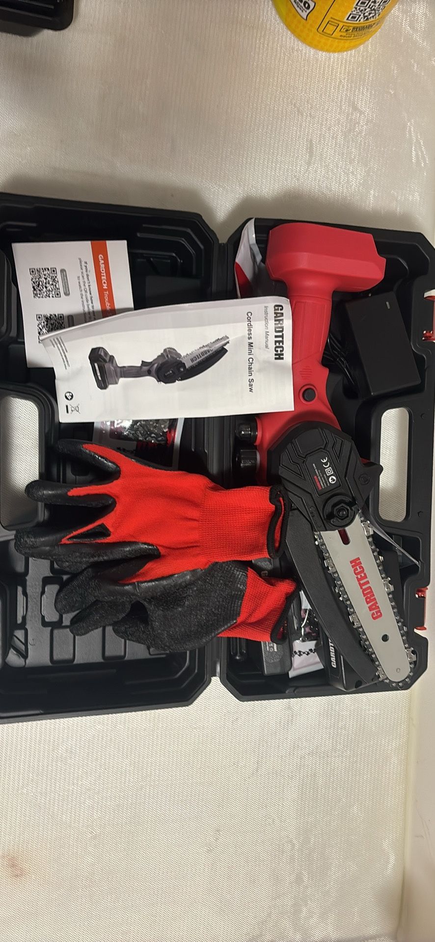 BRAND NEW GARDTECH 6" Mini Chainsaw Cordless Portable Electric 4 Chains 2 Batteries