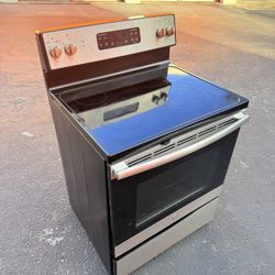 Ge 30-in Glass Top 4 burners 5.3-cu ft Freestanding Electric Range ( Stainless steel )