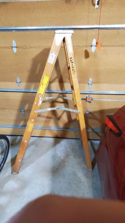 Saf-Mate Wooden A-Frame Step Ladder