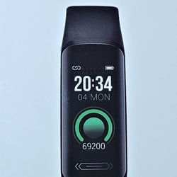 V101 Fitness Activity Tracker