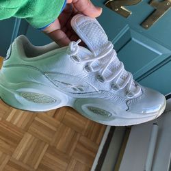 Reebox’s White And Gray Low