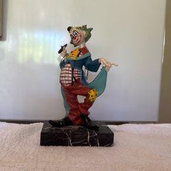 This item is a vintage Fontanini Depose Italy clown figurine, model 941, featuring a clown smoking a cigar and mounted on a genuine Carrara marble bas