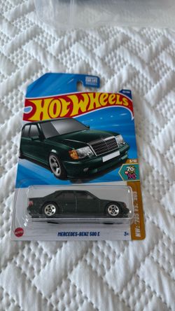 2025 HOT WHEELS mainline MERCEDES-BENZ 500 E green 70's vs. '90s #52