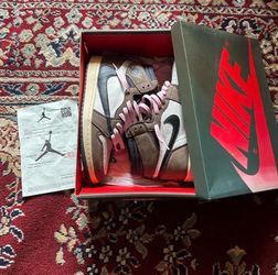 Travis Scott sneaks