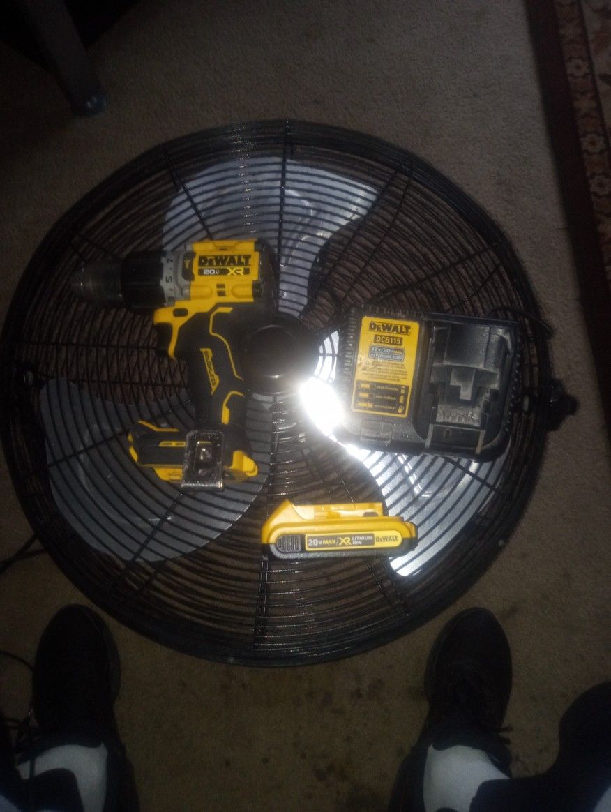 1/2 " 20 V DeWalt Hammer Drill / Drill Driver Set