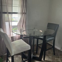 Dining table and 2 Chairs 