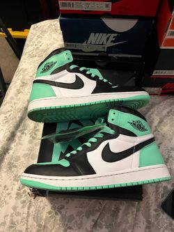 Jordan 1 green glow