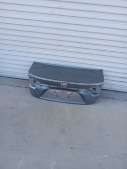 20 to 25 trunk cajuela toyota corolla ( oem)