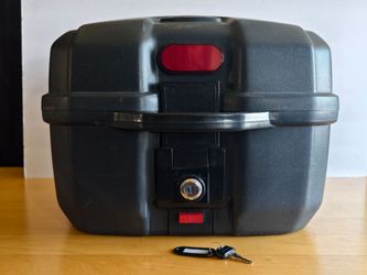 STLUN hard travel top case / tail
trunk