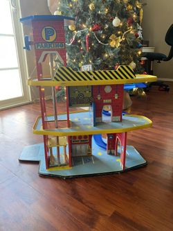 Cars parking lot (toys)