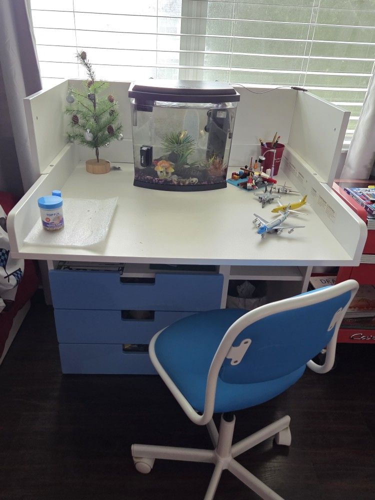Kids Desk And Chair