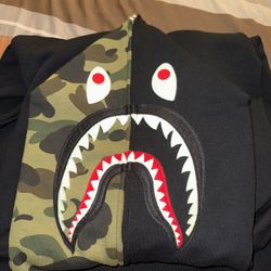 💞 RAREST BAPE HOODIE YOU’LL EVER SEE ON HERE 💞 READ DESCRIPTION.