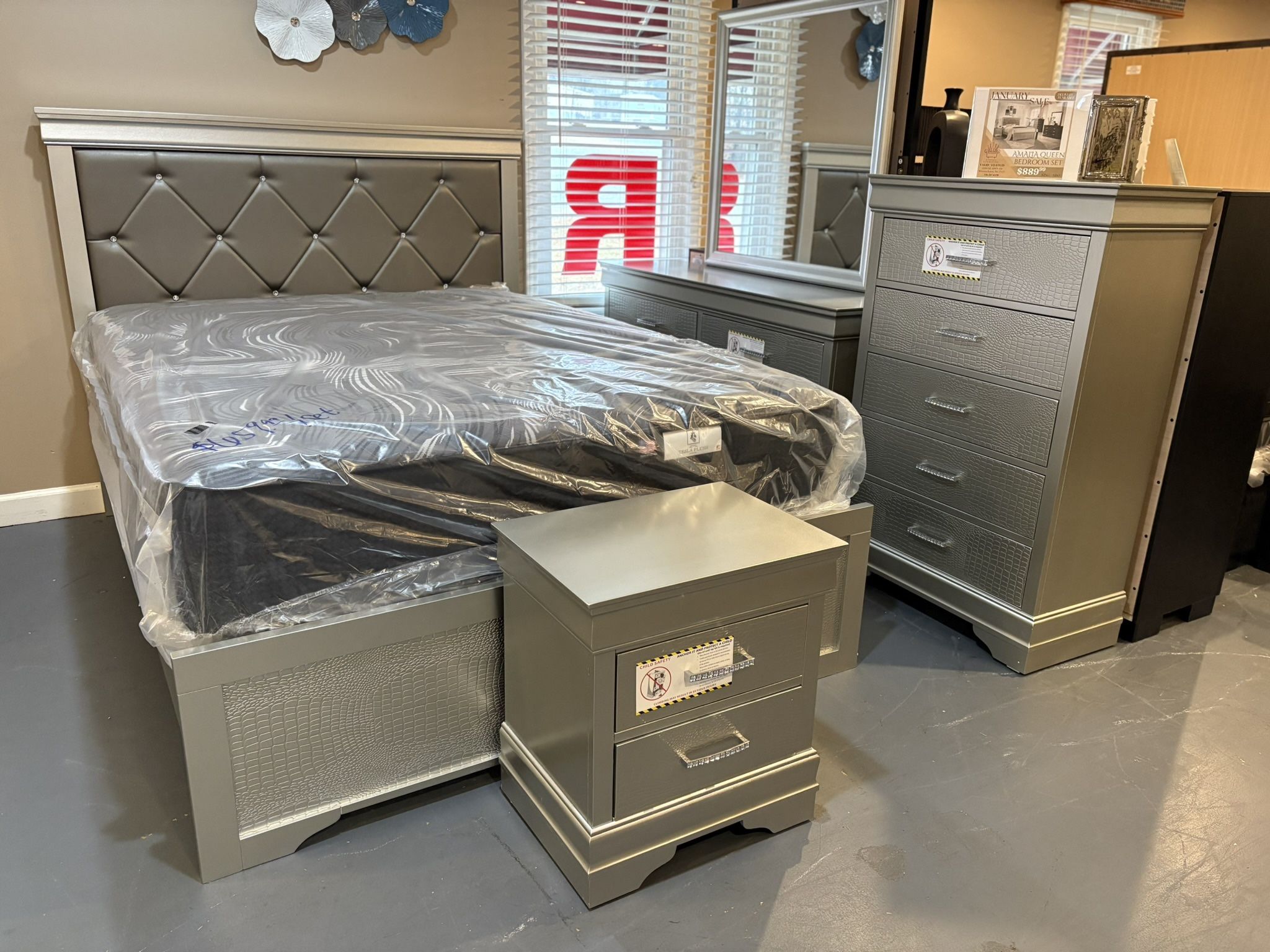 New 5pc Queen Bedroom Set