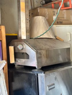 OOni pizza oven - brand new