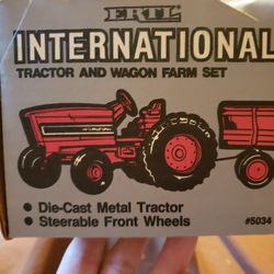 International tractor and wagon farm set