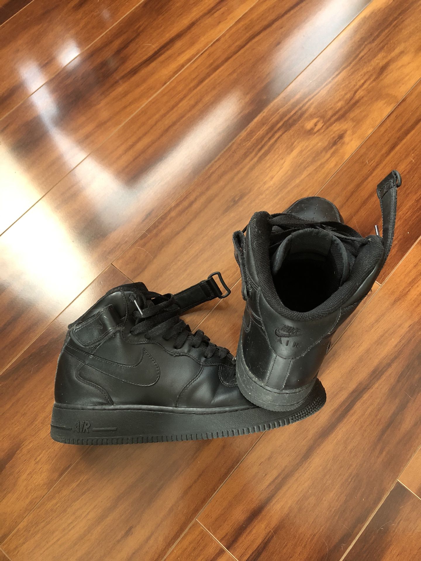 Nike and van shoes make offer