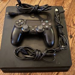PS4 Slim 1TB Bundle