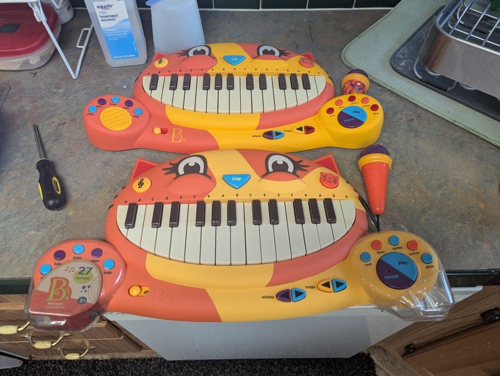 Meowsic Interactive Cat Piano
Price listed is per piano
These both do work
I have disinfected these
They are identical except one of the microphones