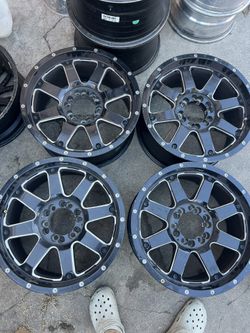 Set Of Off-road Style Wheels 