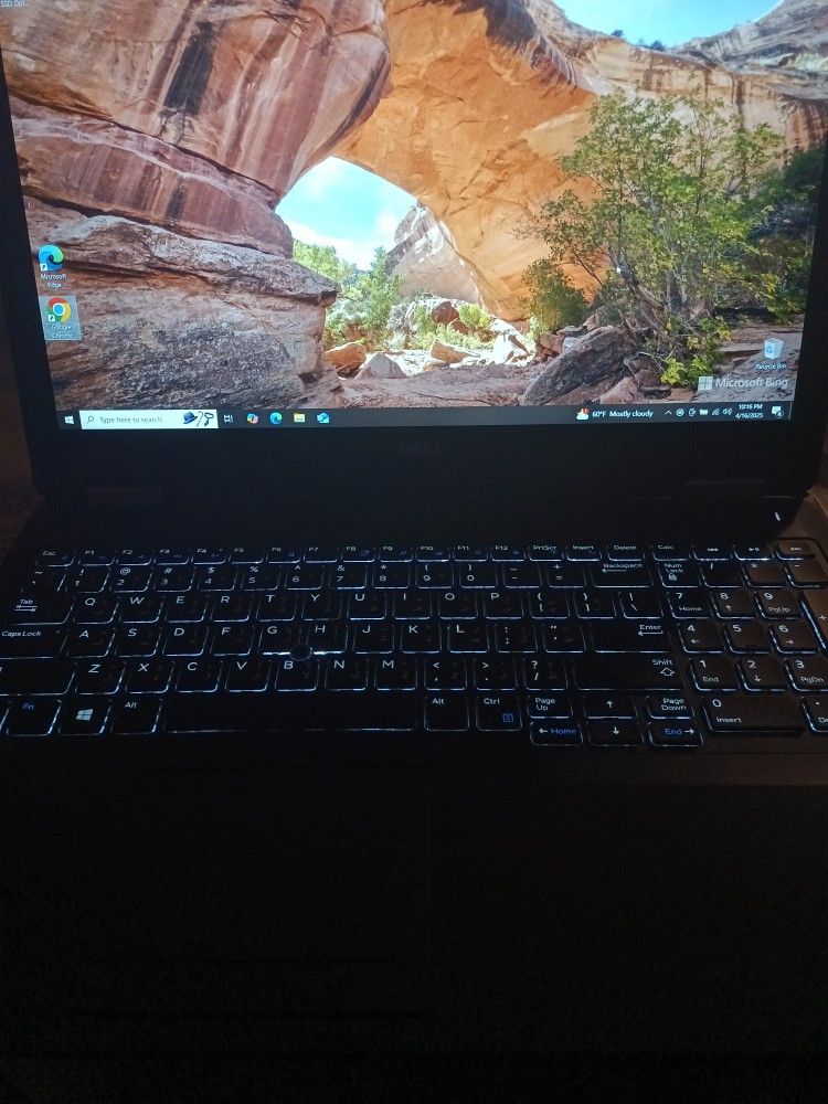 15.6" DELL Latitude Laptop: Intel i5! 8GB RAM~250GB SSD! Windows 10 Pro