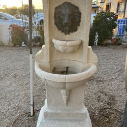 Lion Face 2-piece Fiberglass Water Fountain w/ Working Pump