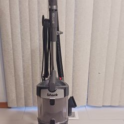 Shark Lift-Away Vacuum Cleaner 